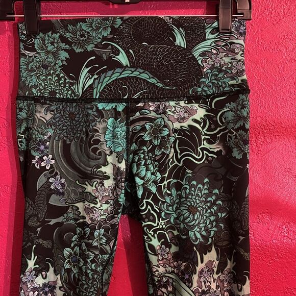 Lululemon Memoir Wunder Under hi rise capri length tight. - Picture 4 of 12